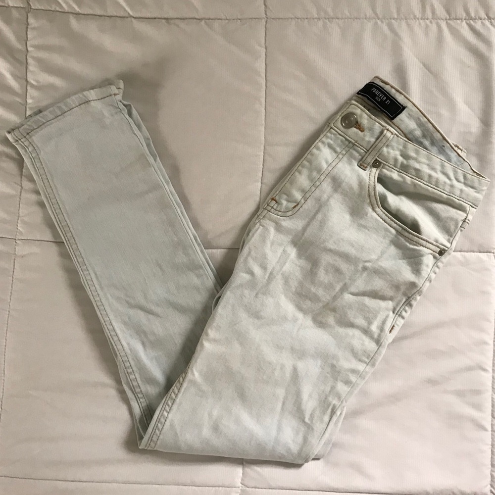 NWOT Lightwash Forever 21 Men Jeans - Picture 2 of 5